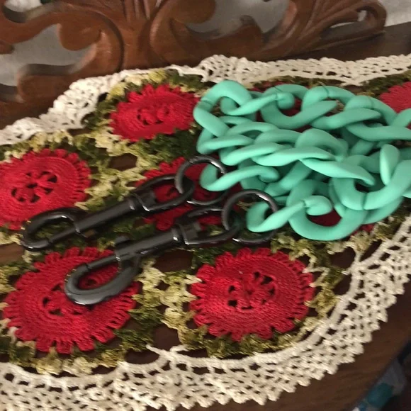 NWT THINK ROYLN Quilted Flapover Crossbody W/3 Straps - Picture 9 of 9